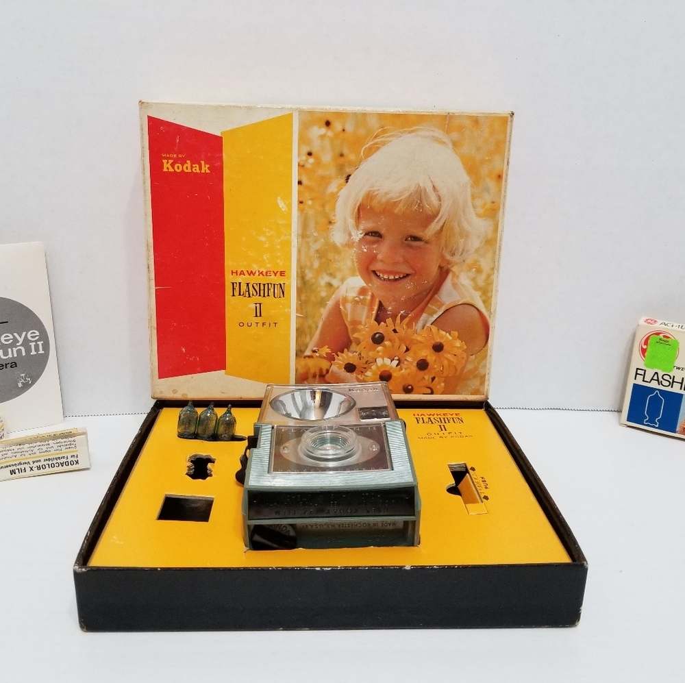 Vintage Kodak Hawkeye Flashfun 2 camera in box
